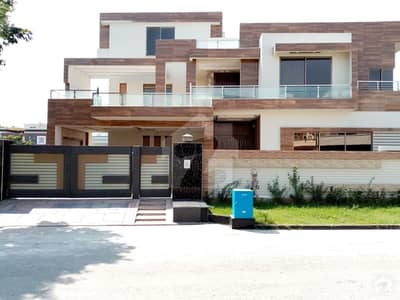 Here Is A Good Opportunity To Live In A Well-Build House Here Is A Good Opportunity To Live In A Well-Build House