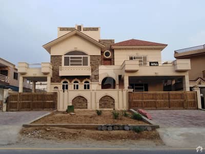 60x90 Triple Storey Corner House Available For Sale Ideally Located In I-8/2 60x90 Triple Storey Corner House Available For Sale Ideally Located In I-8/2