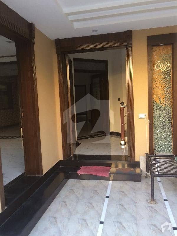 پی آئی اے ہاؤسنگ سکیم لاہور میں 5 کمروں کا 10 مرلہ مکان 3.5 کروڑ میں برائے فروخت۔