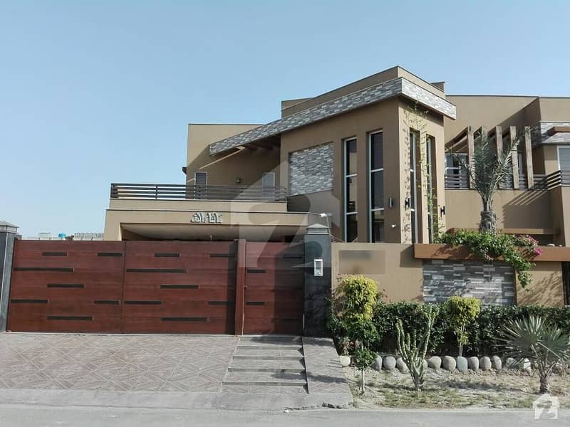 Well-Built House Available In Good Location Well-Built House Available In Good Location