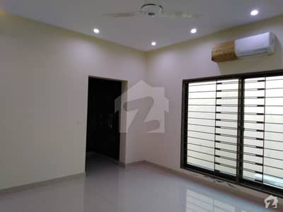 Here Is A Good Opportunity To Live In A Well-Built House Here Is A Good Opportunity To Live In A Well-Built House