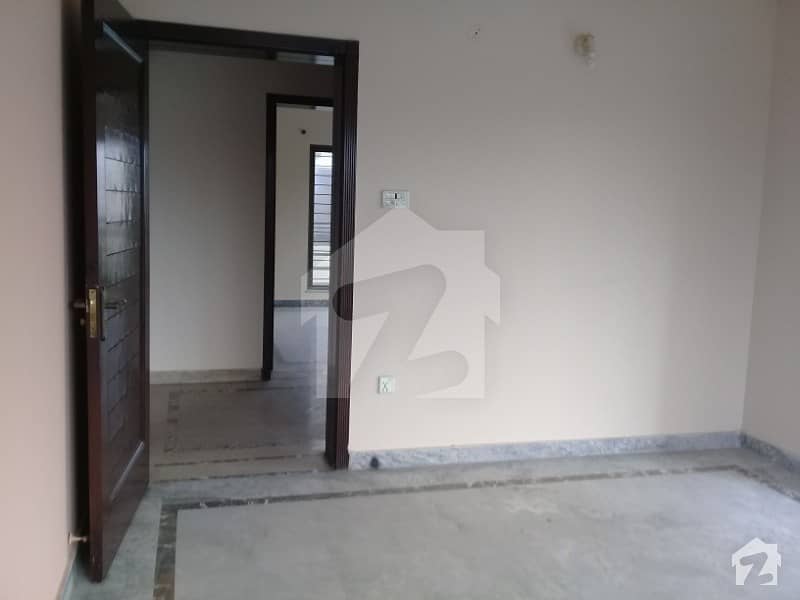 VERY Good   location excellent  HOT location availablie  upper   portion for rant  near commercial  near main rood  NEAR PARK