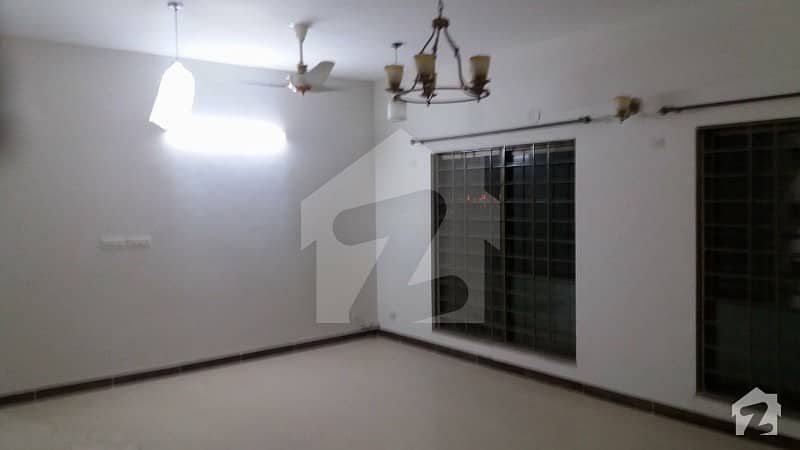 10 Marla 3 Bedroom Flat Available For Sale In Askari 11 Lahore
