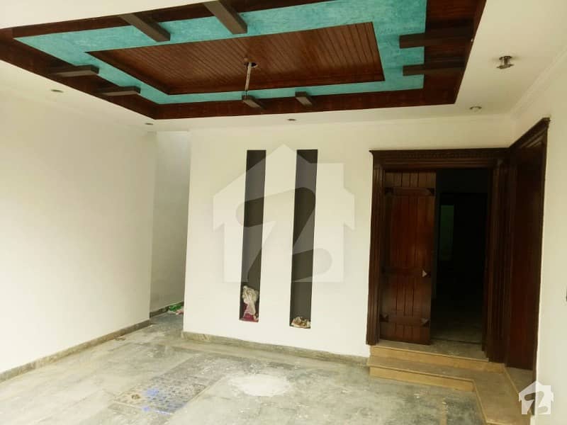 الفلاح ٹاؤن لاہور میں 5 کمروں کا 7 مرلہ مکان 1.08 کروڑ میں برائے فروخت۔