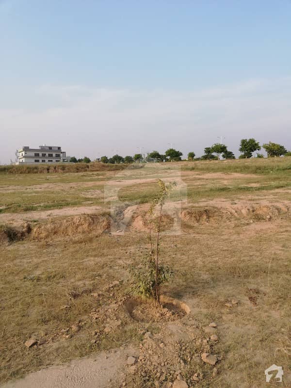 1 Kanal Corner Developed And Possession Plot In Block J Ideal Location For Sale In Gulberg Residencia