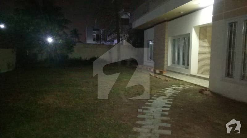 نارتھ ناظم آباد ۔ بلاک ایف نارتھ ناظم آباد کراچی میں 8 کمروں کا 2.2 کنال مکان 10 کروڑ میں برائے فروخت۔