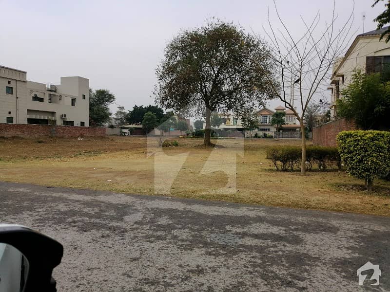 ڈی ایچ اے فیز 5 - بلاک اے فیز 5 ڈیفنس (ڈی ایچ اے) لاہور میں 1 کنال رہائشی پلاٹ 3.75 کروڑ میں برائے فروخت۔