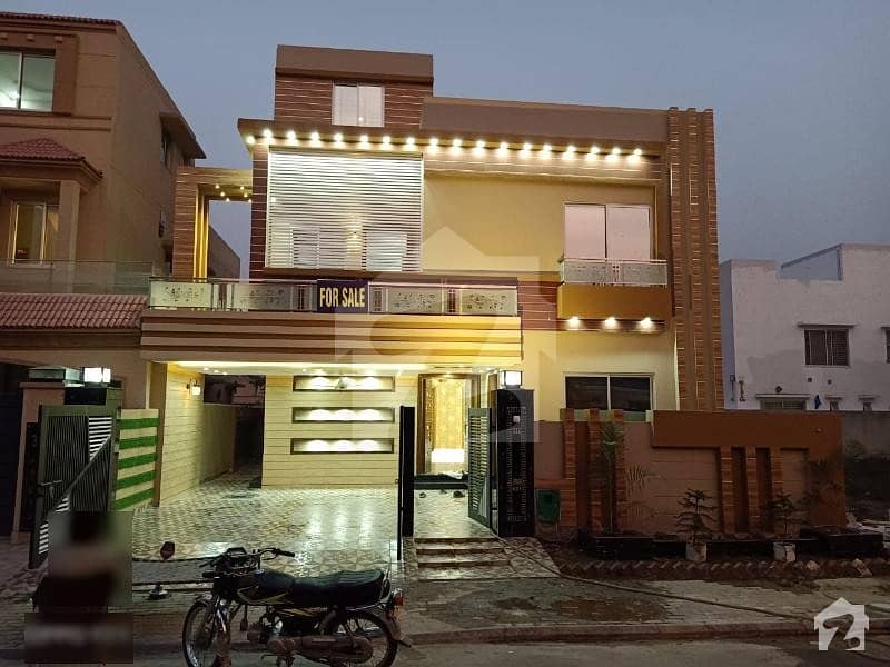 بحریہ ٹاؤن جاسمین بلاک بحریہ ٹاؤن سیکٹر سی بحریہ ٹاؤن لاہور میں 5 کمروں کا 10 مرلہ مکان 2.3 کروڑ میں برائے فروخت۔