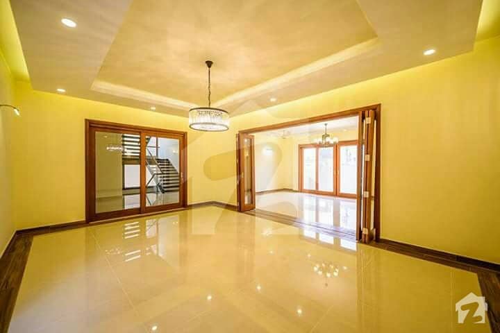 600 Sq Yards Extraordinary Bungalow In DHA Phase 6