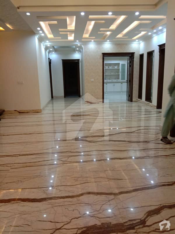این ایف سی 1 - بلاک اے (این ڈبلیو) این ایف سی 1 لاہور میں 7 کمروں کا 2 کنال مکان 8.5 کروڑ میں برائے فروخت۔