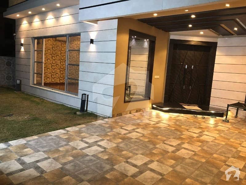 ڈی ایچ اے فیز 4 ڈیفنس (ڈی ایچ اے) لاہور میں 5 کمروں کا 1 کنال مکان 4.8 کروڑ میں برائے فروخت۔