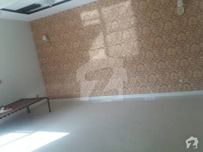 VERY Good location excellent HOT location availablie upper portion for rant near commercial near main rood NEAR PARK VERY Good location excellent HOT location availablie upper portion for rant near commercial near main rood NEAR PARK