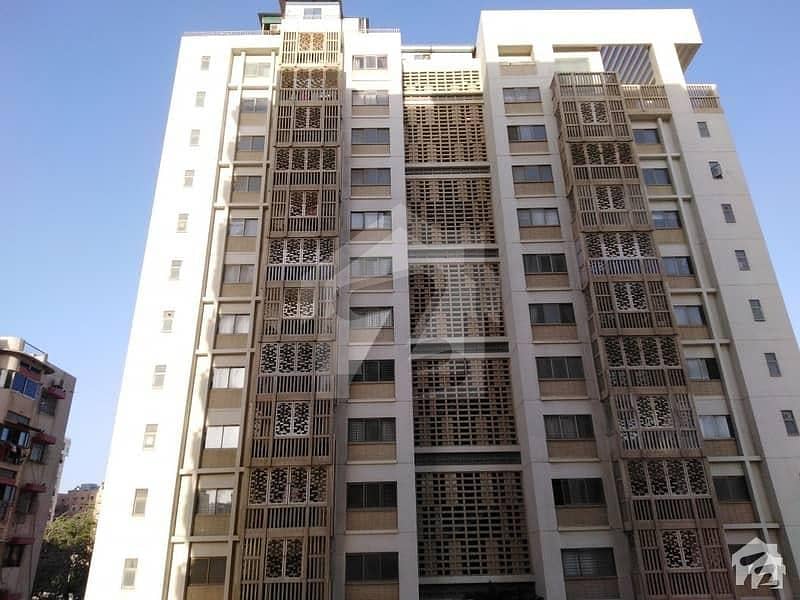 فریرے ٹاؤن کراچی میں 4 کمروں کا 9 مرلہ فلیٹ 4.75 کروڑ میں برائے فروخت۔