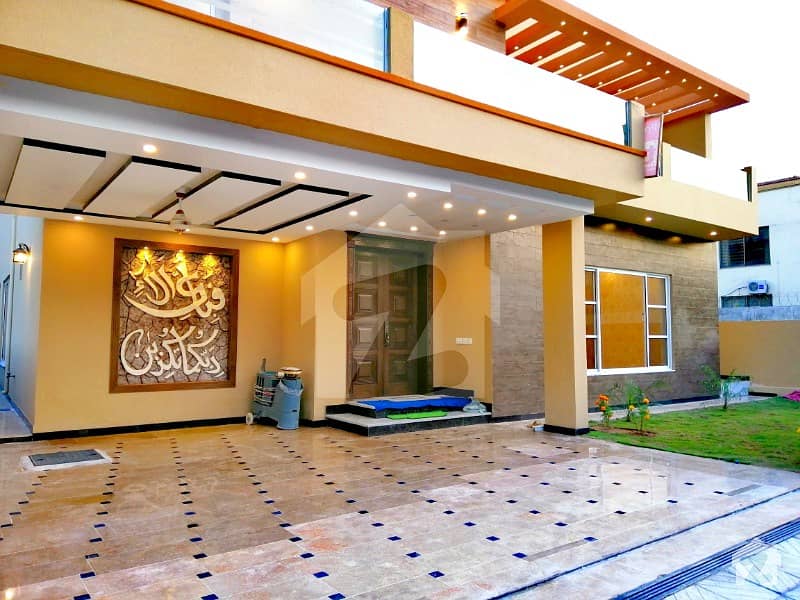بحریہ ٹاؤن اسلام آباد میں 5 کمروں کا 1 کنال مکان 4.7 کروڑ میں برائے فروخت۔