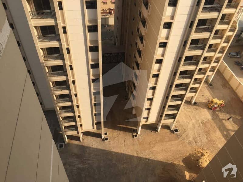 کامران چورنگی کراچی میں 2 کمروں کا 6 مرلہ مکان 1.4 کروڑ میں برائے فروخت۔