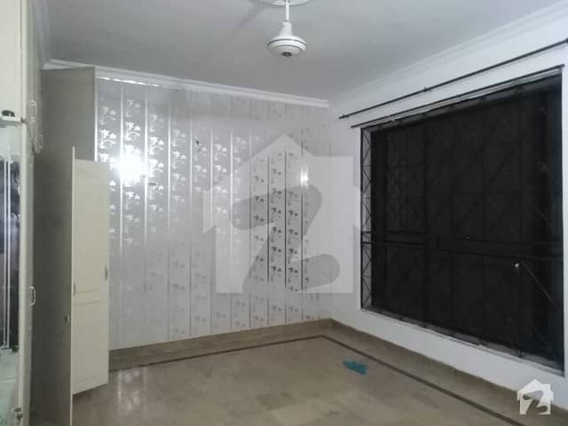 Flat For Rent Main Boulevard With 2 Bed Kitchen Tv Lounge