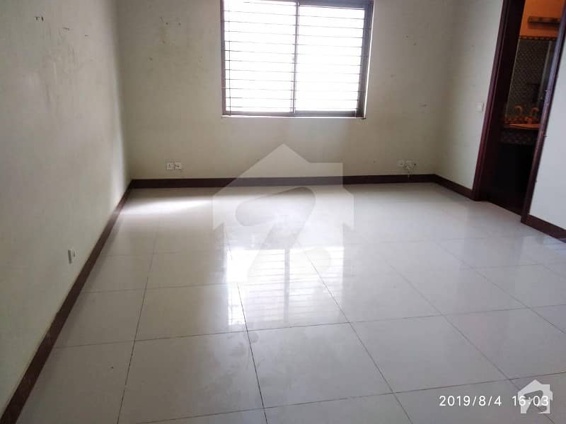 Dha Phase 8 500 Yards Slightly Use Portion 3 Bedrooms First Floor For Rent