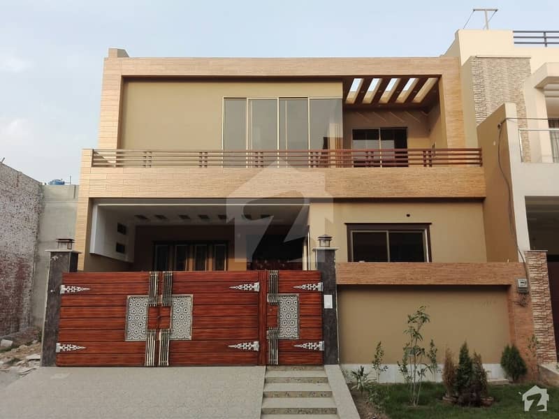 ایڈن ویلی فیصل آباد میں 7 مرلہ مکان 1.75 کروڑ میں برائے فروخت۔