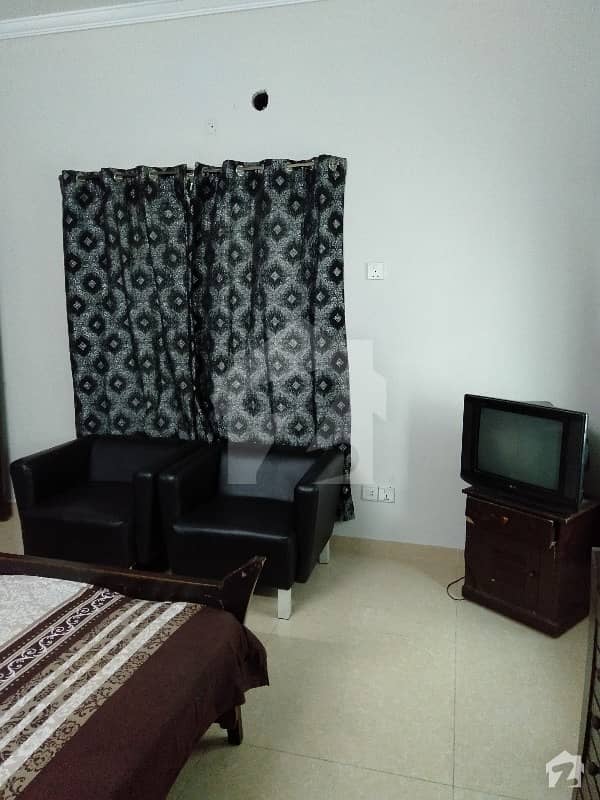 1 Bedrooms Furnished Room Available For Rent