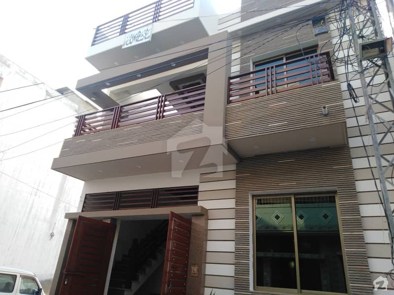 سادی ٹاؤن - بلاک 2 سعدی ٹاؤن سکیم 33 کراچی میں 4 کمروں کا 5 مرلہ مکان 1.7 کروڑ میں برائے فروخت۔