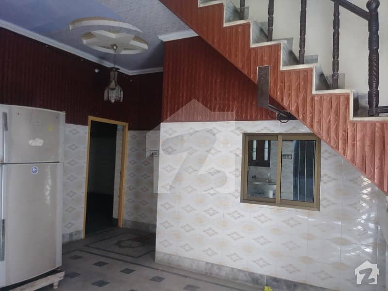 جھنگ روڈ فیصل آباد میں 6 کمروں کا 5 مرلہ مکان 20 ہزار میں کرایہ پر دستیاب ہے۔
