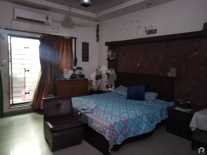 ماڈل ٹاؤن لاہور میں 5 کمروں کا 1 کنال مکان 6.5 کروڑ میں برائے فروخت۔