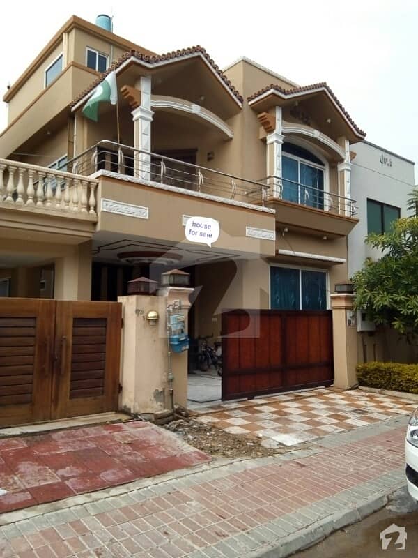 10 Marla Triple Unit House For Sale