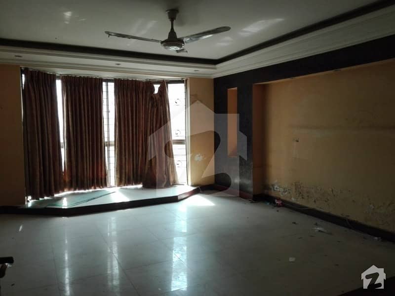 ماڈل ٹاؤن لاہور میں 5 کمروں کا 2 کنال مکان 12.5 کروڑ میں برائے فروخت۔