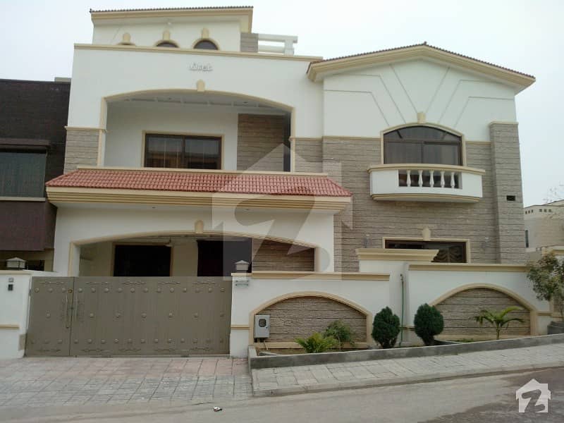 بحریہ ٹاؤن فیز 2 بحریہ ٹاؤن راولپنڈی راولپنڈی میں 8 کمروں کا 12 مرلہ مکان 3 کروڑ میں برائے فروخت۔