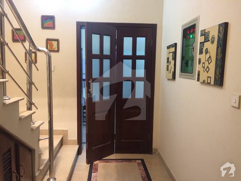 اسٹیٹ لائف ہاؤسنگ سوسائٹی لاہور میں 4 کمروں کا 9 مرلہ مکان 65 ہزار میں کرایہ پر دستیاب ہے۔