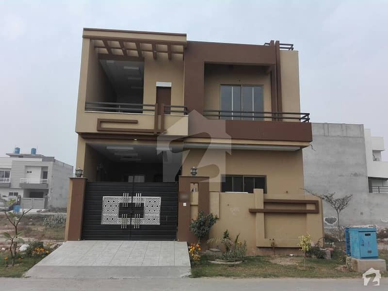 ماڈل سٹی ون کینال روڈ فیصل آباد میں 3 کمروں کا 5 مرلہ مکان 95 لاکھ میں برائے فروخت۔
