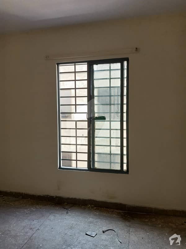 Top Floor Flat For Rent For Male Students Residence, Office Or Company Use