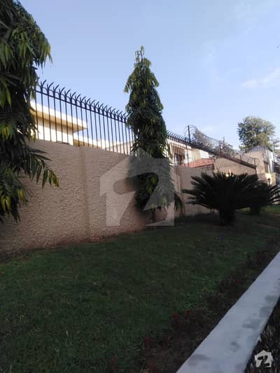 2000 Sq Yd Old House Prim Location For Sale In F-8/3 2000 Sq Yd Old House Prim Location For Sale In F-8/3