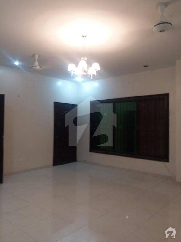 Apartment Is Available For Rent DHA Phase 6 2000 Saqar Fet 3 Bedroom