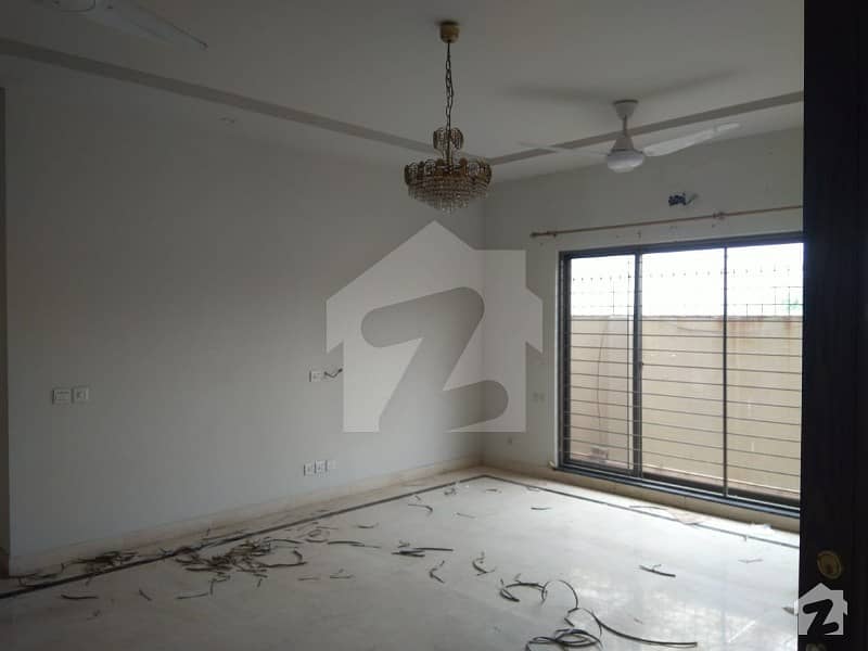 ڈی ایچ اے فیز 8 ڈیفنس (ڈی ایچ اے) لاہور میں 3 کمروں کا 1 کنال زیریں پورشن 70 ہزار میں کرایہ پر دستیاب ہے۔