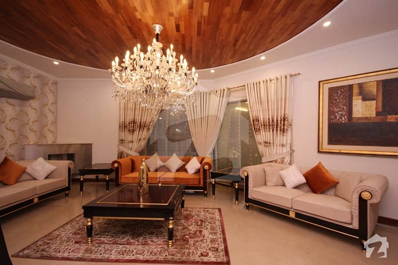 ڈی ایچ اے فیز 8 - بلاک بی ڈی ایچ اے فیز 8 ڈیفنس (ڈی ایچ اے) لاہور میں 7 کمروں کا 1 کنال مکان 5.6 کروڑ میں برائے فروخت۔