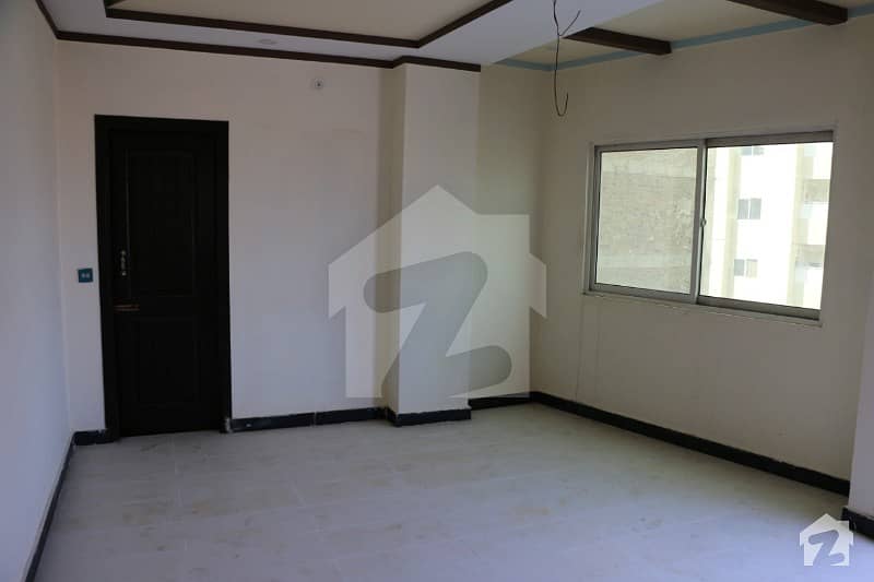 4 Marla New Flat For Sale in Gulberg