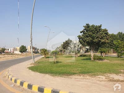 1 Kanal Corner And Facing Park Plot On 60 Ft Road In C Block For Sale