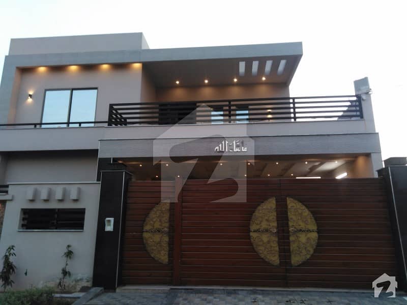 الرحیم ویلی ستیانہ روڈ فیصل آباد میں 4 کمروں کا 11 مرلہ مکان 2.5 کروڑ میں برائے فروخت۔