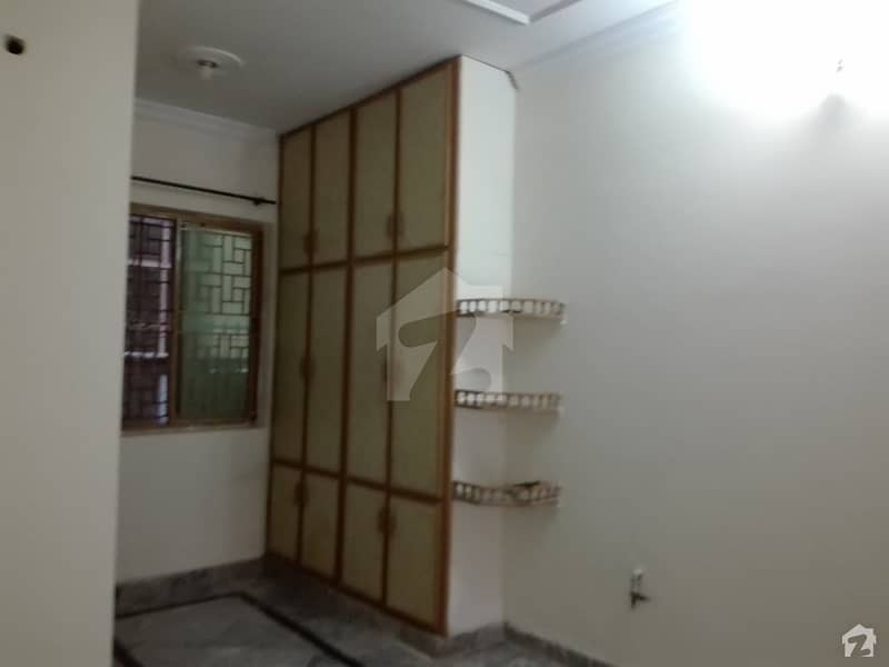 جی ۔ 11 اسلام آباد میں 5 کمروں کا 8 مرلہ مکان 3.5 کروڑ میں برائے فروخت۔