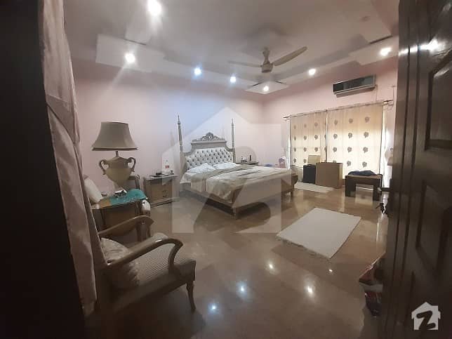 سکھ چین گارڈنز لاہور میں 5 کمروں کا 1.11 کنال مکان 3.5 کروڑ میں برائے فروخت۔