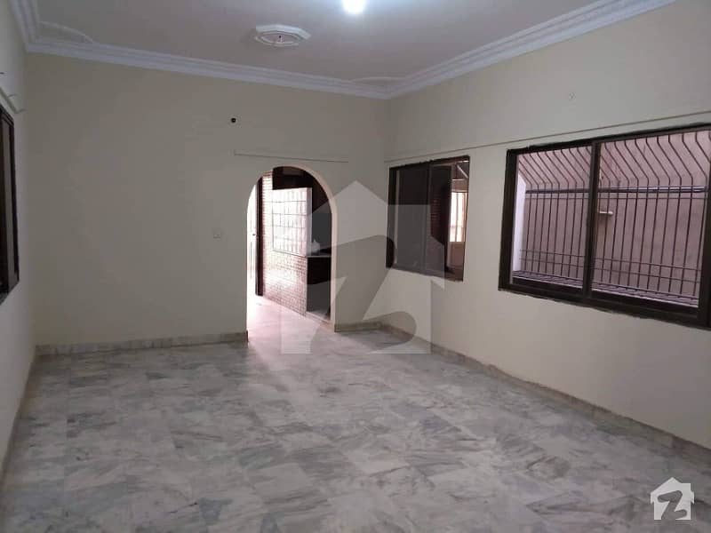 بلوچ کالونی کراچی میں 4 کمروں کا 8 مرلہ فلیٹ 1.25 کروڑ میں برائے فروخت۔