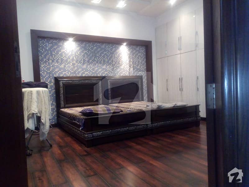 ڈی ایچ اے فیز 2 ڈیفنس (ڈی ایچ اے) لاہور میں 5 کمروں کا 10 مرلہ مکان 2.4 کروڑ میں برائے فروخت۔