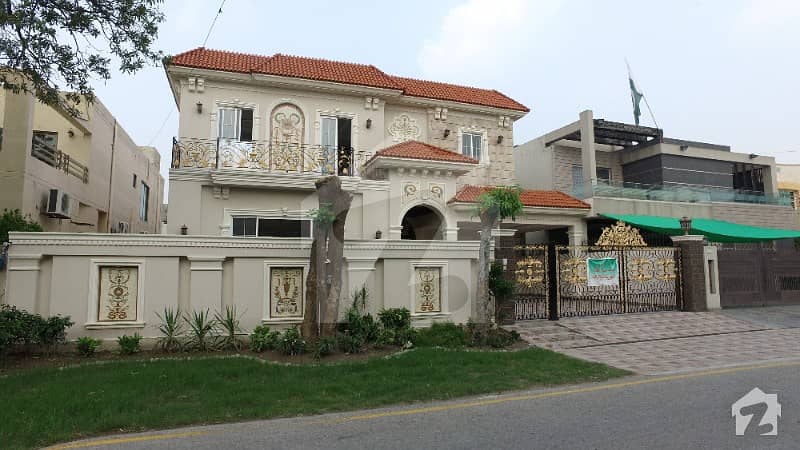 ڈی ایچ اے فیز 4 ڈیفنس (ڈی ایچ اے) لاہور میں 5 کمروں کا 1 کنال مکان 5.9 کروڑ میں برائے فروخت۔