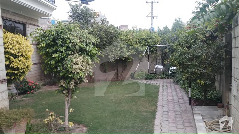 ماڈل ٹاؤن لِنک روڈ ماڈل ٹاؤن لاہور میں 3 کمروں کا 1 کنال مکان 3.25 کروڑ میں برائے فروخت۔