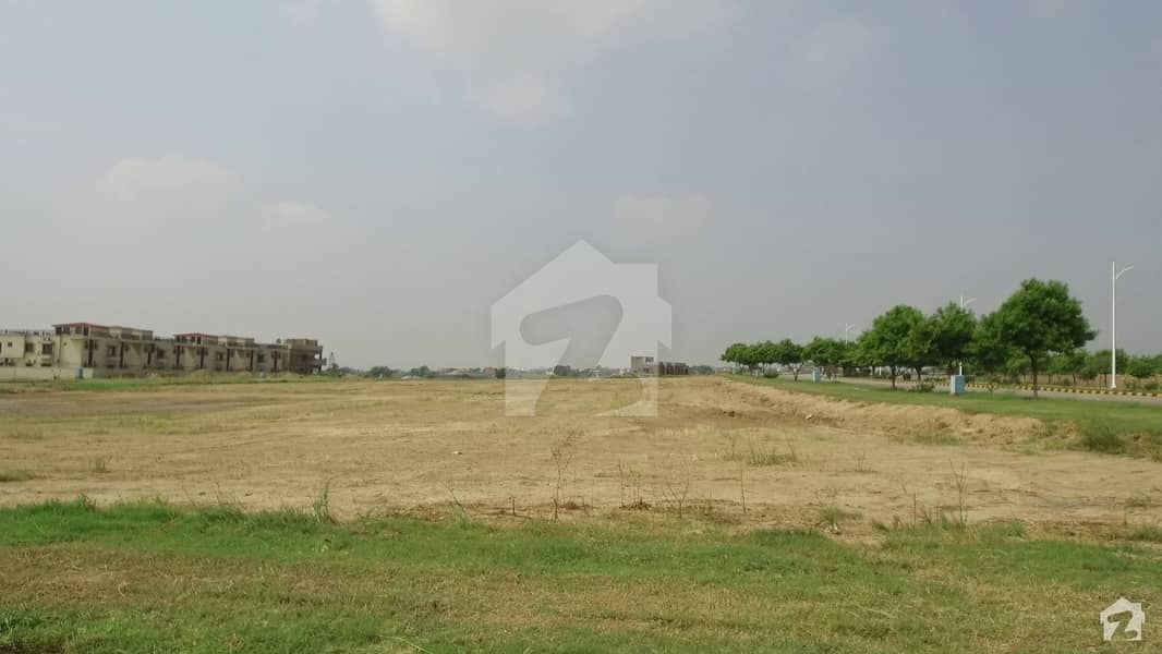 Commercial Plot Is Available For Sale Near Service Road