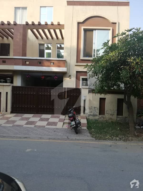 Prime Location Fully Furnished 5 Marla Double Storey House Available Near By Park And Mosque