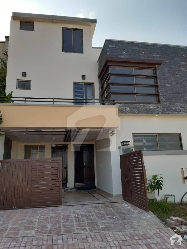 8 marla Beautiful and stylish house for Sale in phase 8 bahria town Rawalpindi