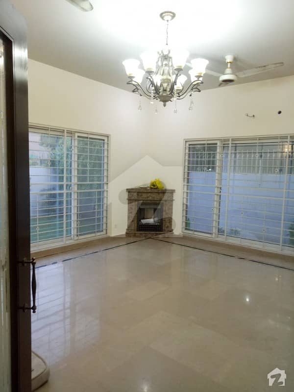 1 Kanal House Is Available For Sale Located In Phase 3 W Block Dha Defencelhr