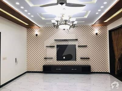 Excellent Location 10 Marla Luxury House Available For Rent Excellent Location 10 Marla Luxury House Available For Rent